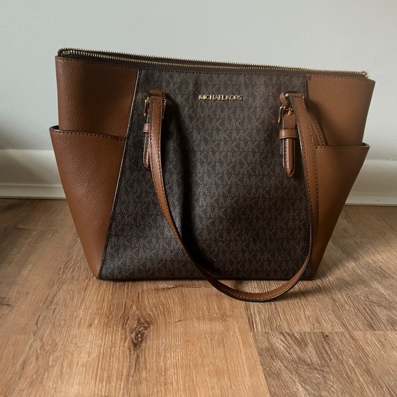 Michael kors Charlotte Large Logo and Leather Top-Zip Tote Bag - Picture 3 of 9